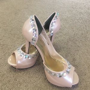 New! Never been worn size 8 ladies peep toe pumps